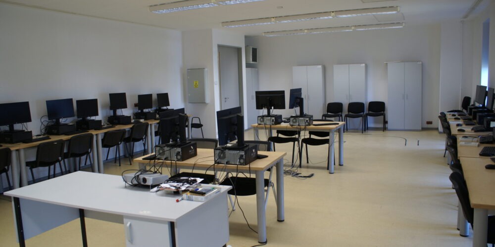 Laboratory for reconfigurable high-confidence medical devices